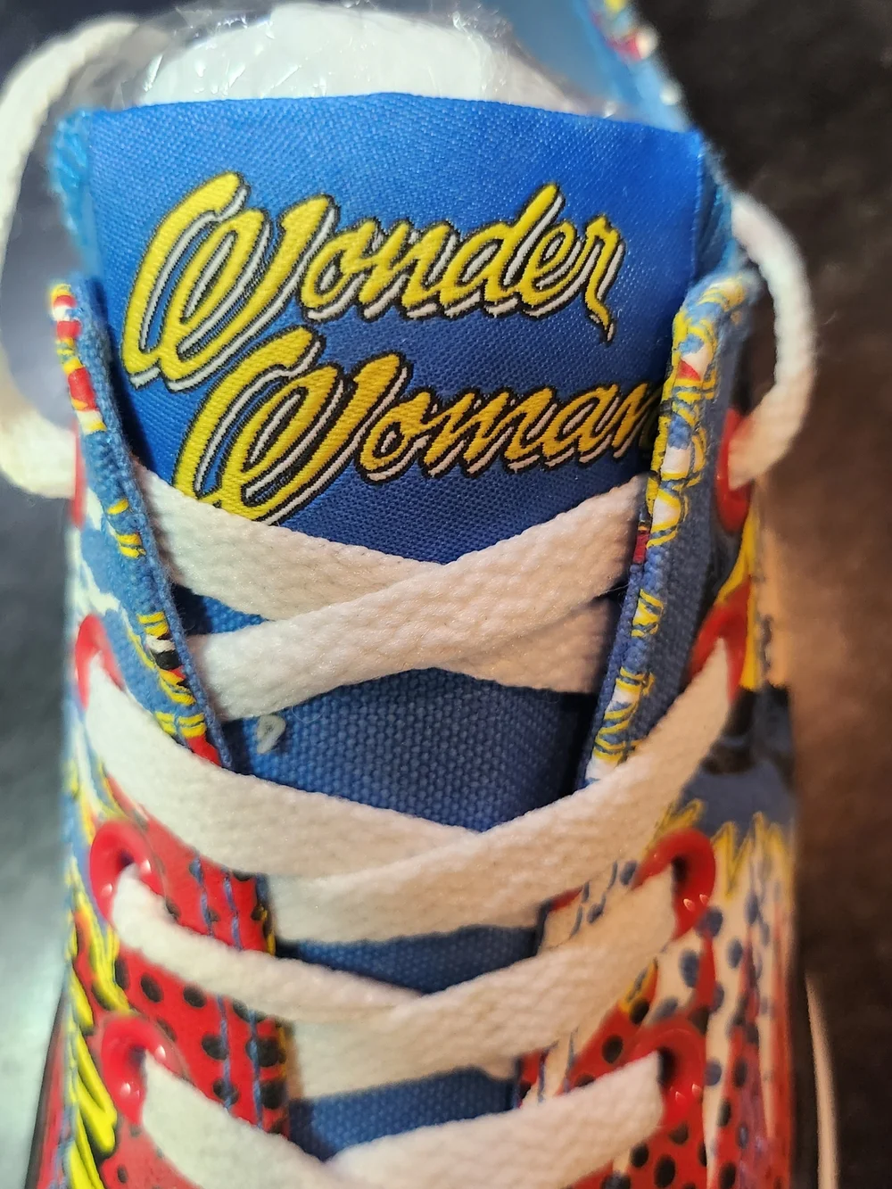 Converse Wonder Woman Comic Pop Art Sneakers - Blue, Red, Yellow, White - Picture 5 of 12
